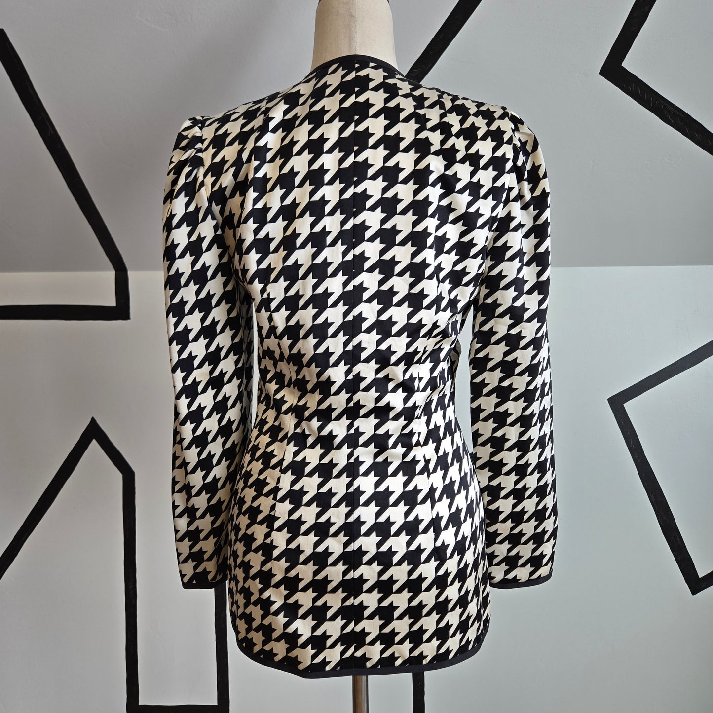 AJ Bari Silk Houndstooth Blazer with Floral Waist Detail - size 6