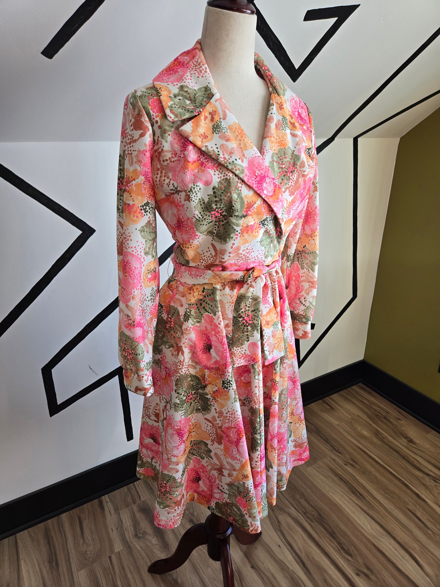 Dyanne Dallas Vintage 70s Bright Floral Dress with Belt - small