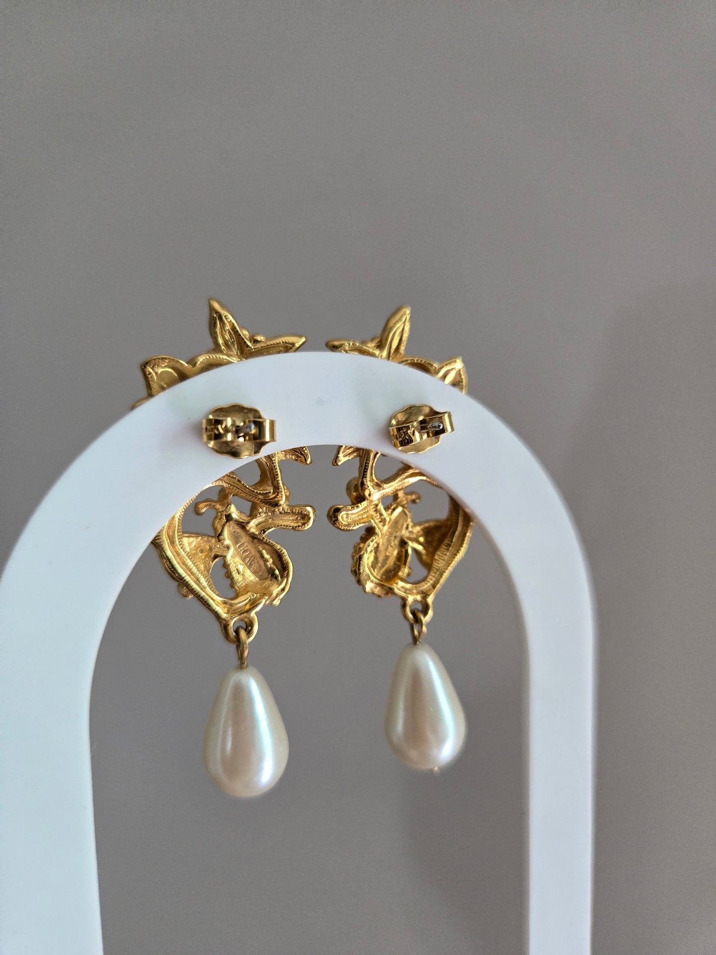 Avon Vintage Bees and Flowers Earrings - Post Back