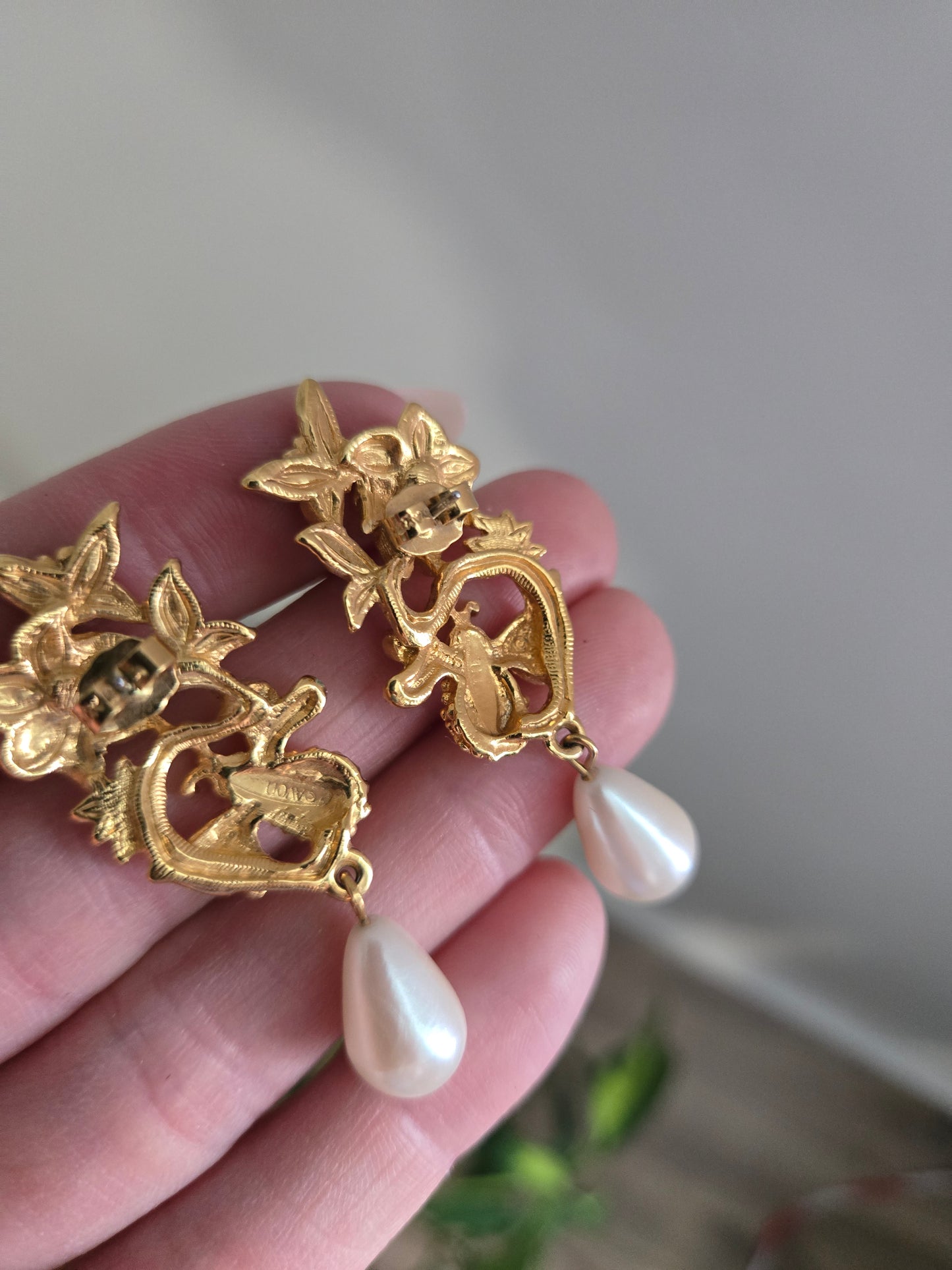 Avon Vintage Bees and Flowers Earrings - Post Back