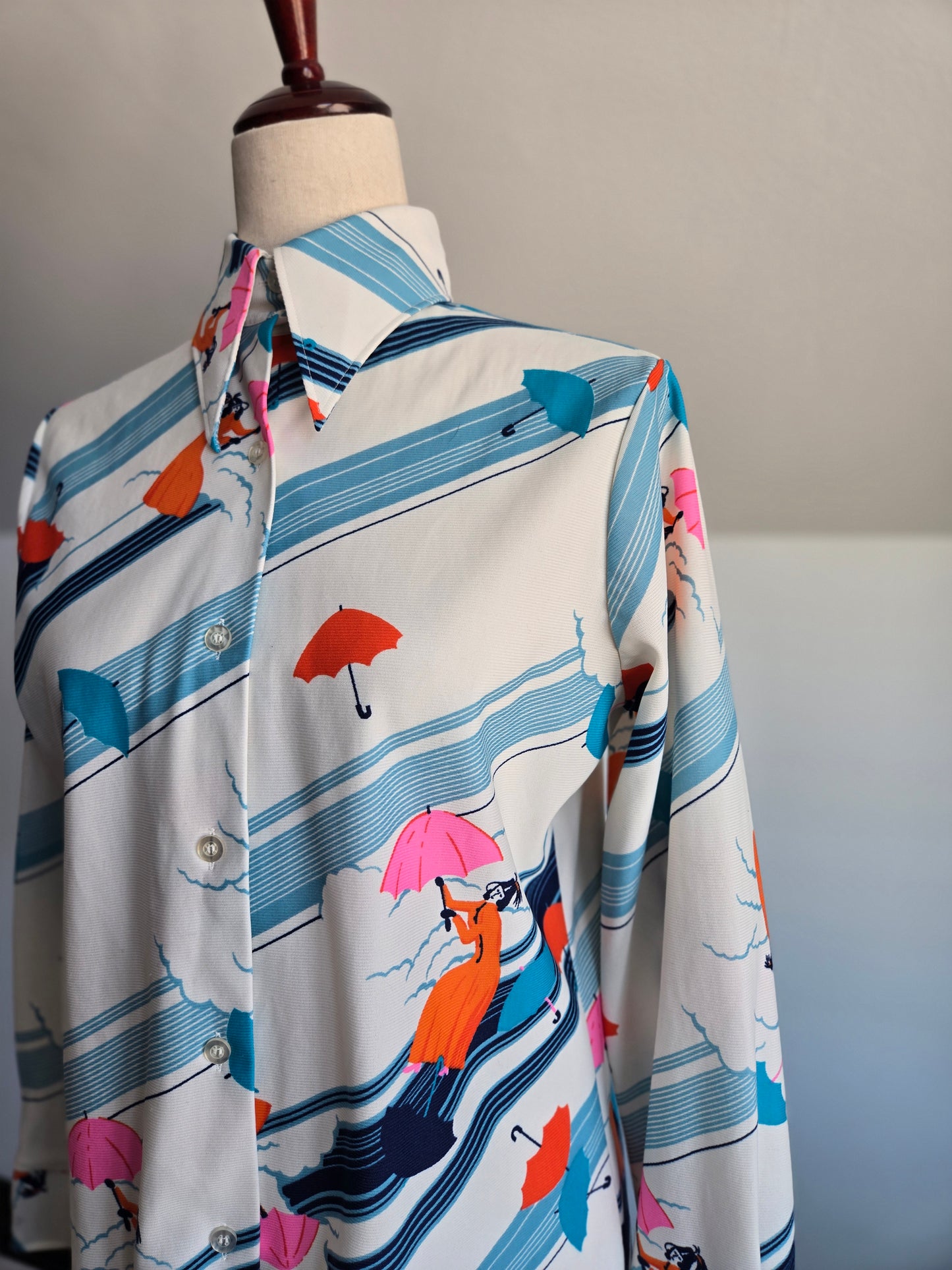 Amy Barr Vintage 70s Novelty Umbrella Lady Shirt - large