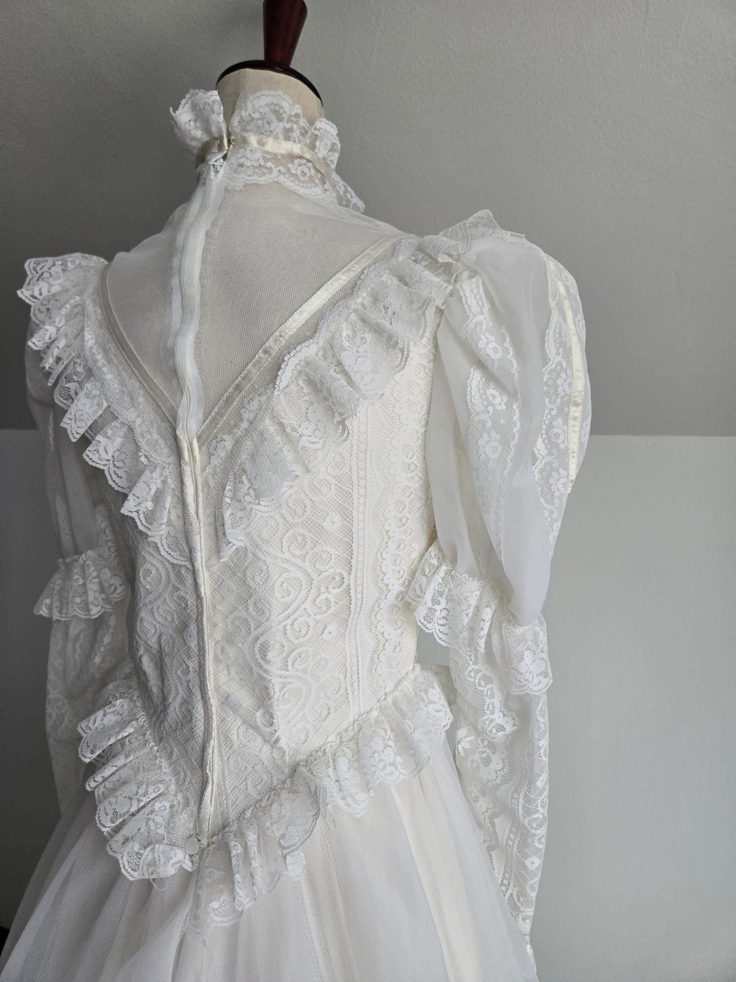 Vintage Victorian Gunne Style Wedding Dress