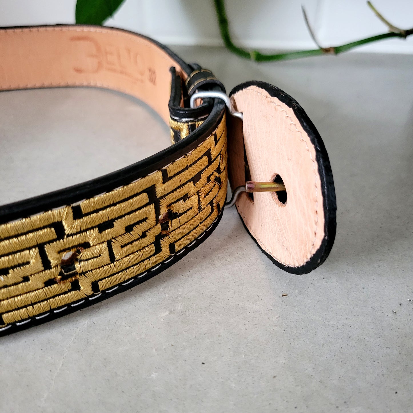 BELTO Horse Embroidered Leather Belt - size 32